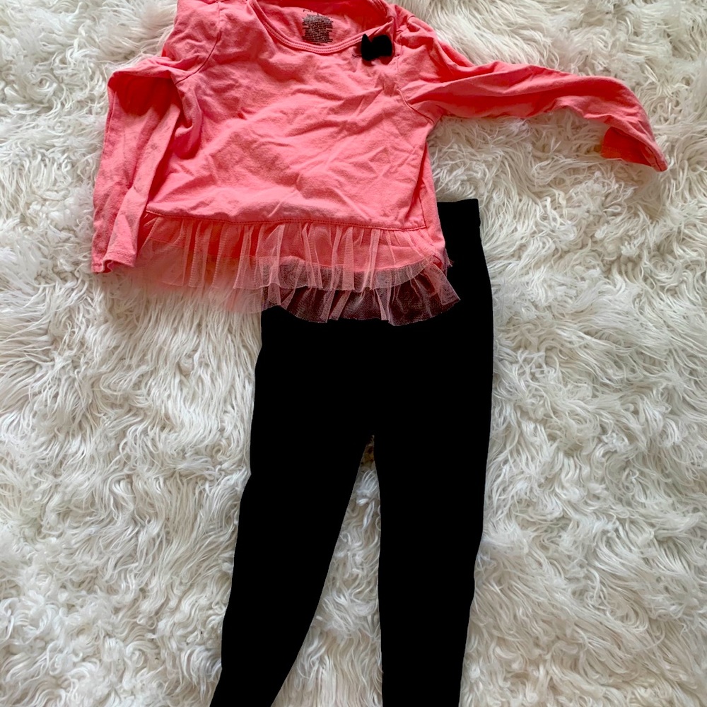 Toddlers pink top with black bow, black leggings